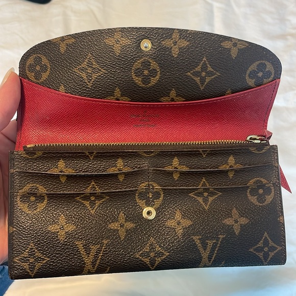 Louis Vuitton Emilie wallet in Fuchsia - Picture 4 of 12